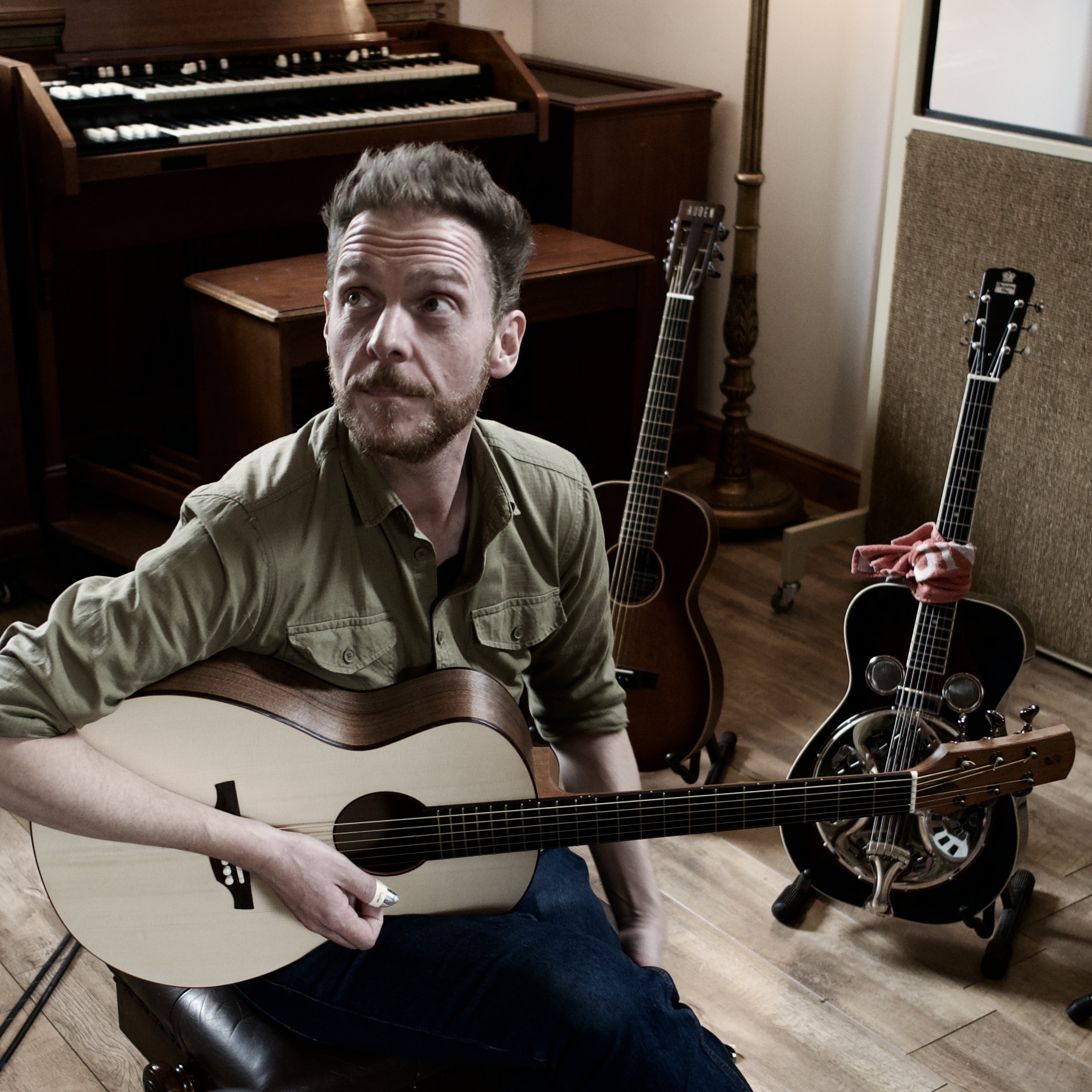 Ben is a guitarist, pedal steel player, singer and songwriter.  Known for his work with Smith and Brewer and as a guitar demonstrator for Andertons, he is also an in demand session musician.